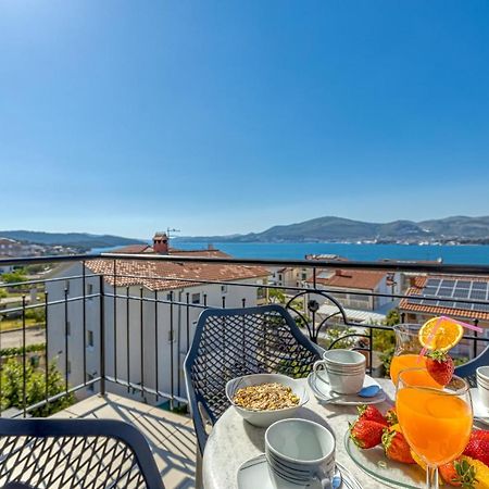 Island Resort Mihaela - Happy Rentals Trogir Luaran gambar