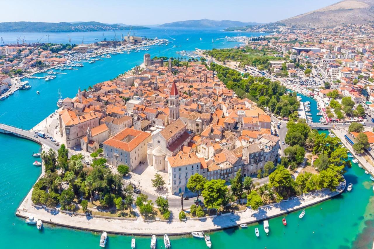 Island Resort Mihaela - Happy Rentals Trogir Luaran gambar