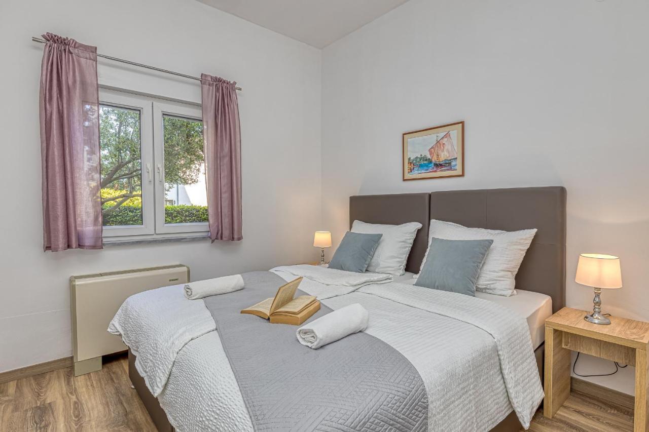 Island Resort Mihaela - Happy Rentals Trogir Luaran gambar