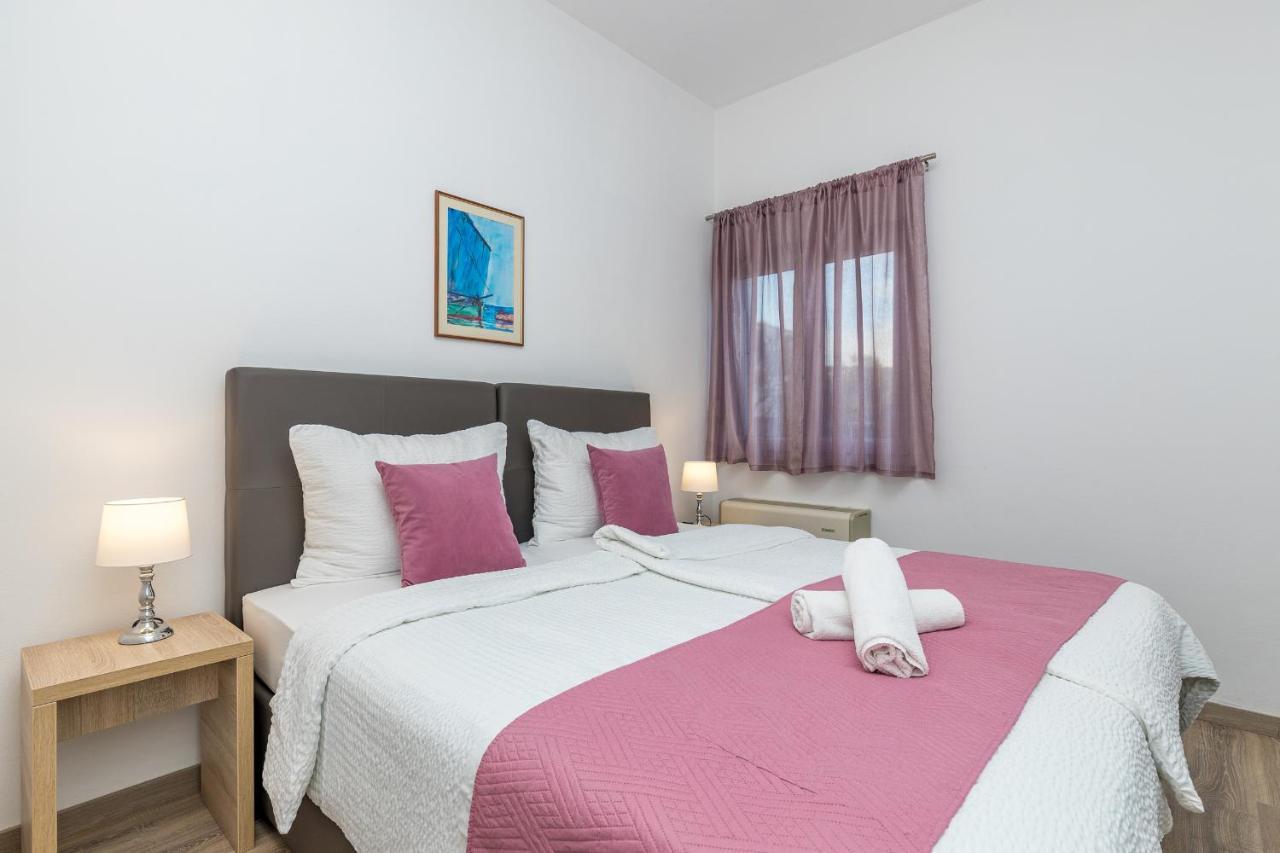 Island Resort Mihaela - Happy Rentals Trogir Luaran gambar