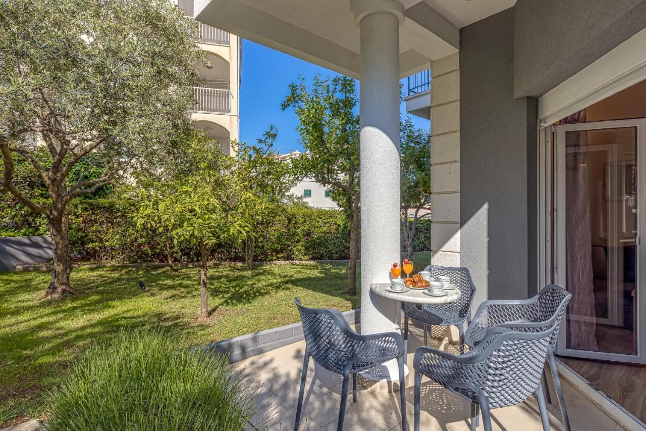 Island Resort Mihaela - Happy Rentals Trogir Luaran gambar