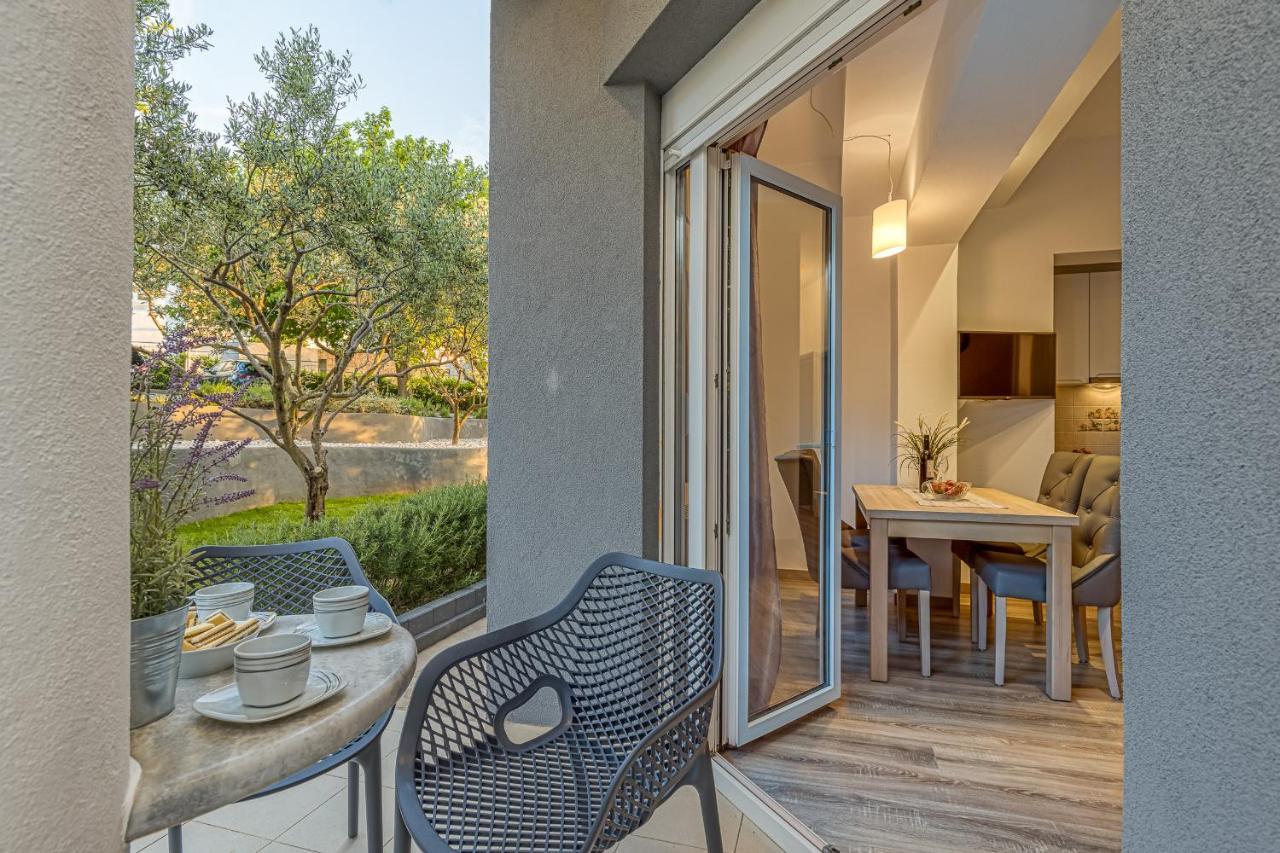 Island Resort Mihaela - Happy Rentals Trogir Luaran gambar