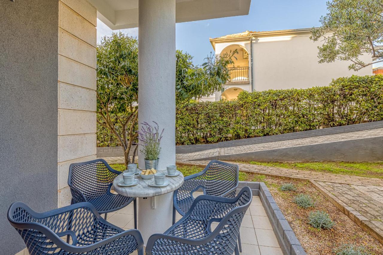 Island Resort Mihaela - Happy Rentals Trogir Luaran gambar