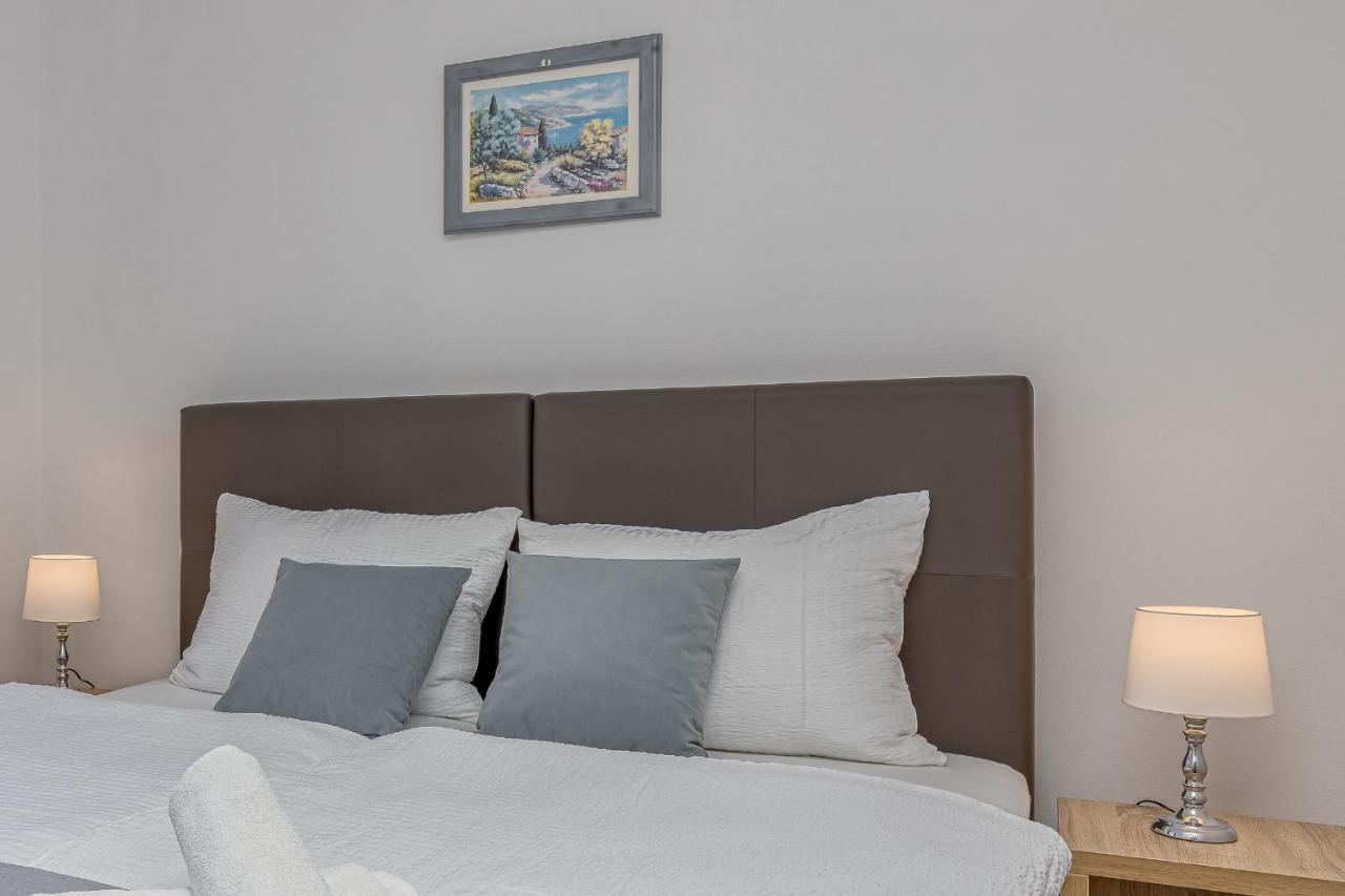 Island Resort Mihaela - Happy Rentals Trogir Luaran gambar