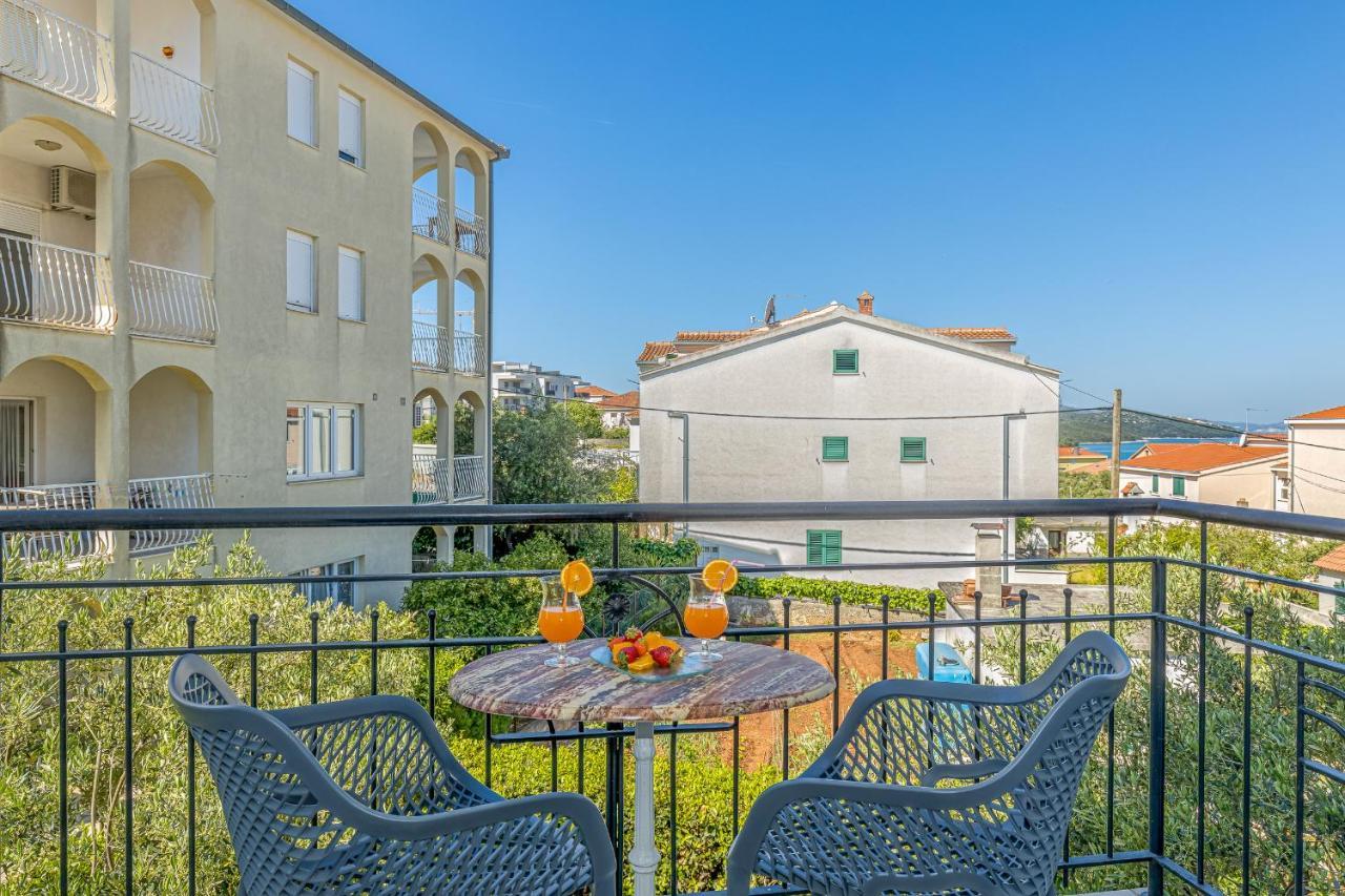 Island Resort Mihaela - Happy Rentals Trogir Luaran gambar