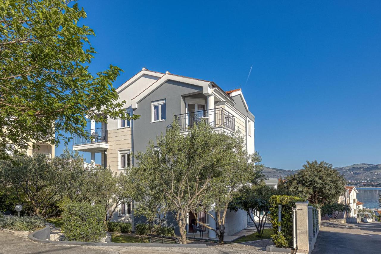 Island Resort Mihaela - Happy Rentals Trogir Luaran gambar