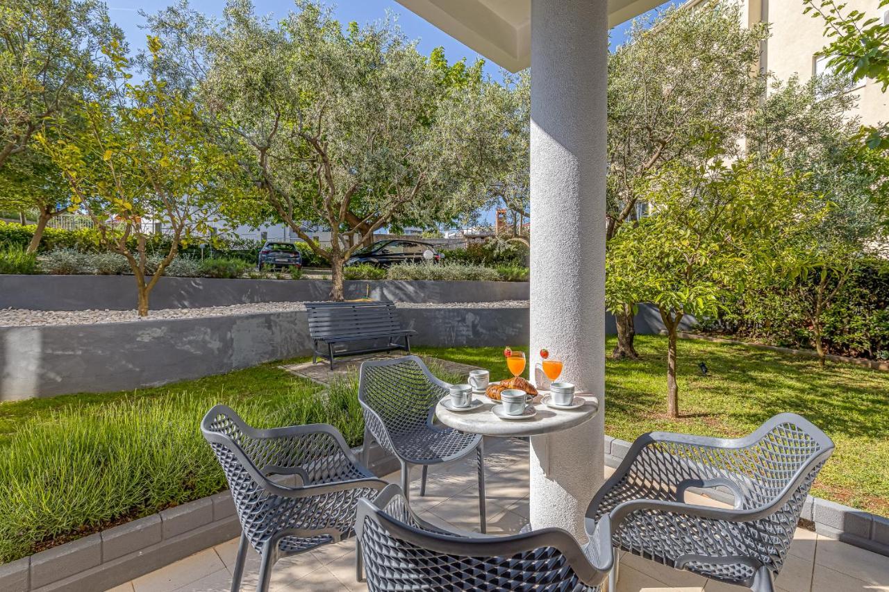 Island Resort Mihaela - Happy Rentals Trogir Luaran gambar
