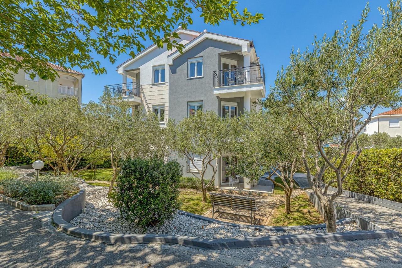 Island Resort Mihaela - Happy Rentals Trogir Luaran gambar