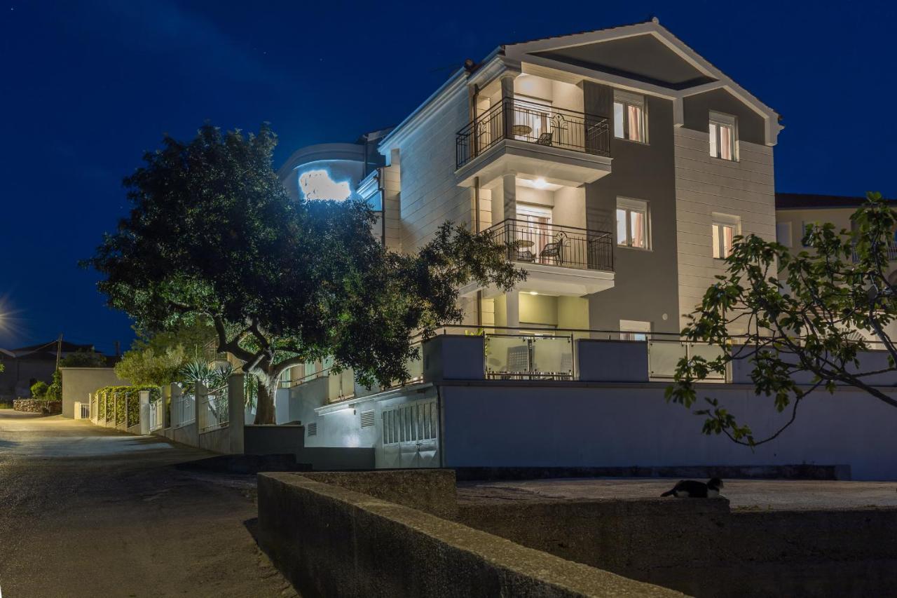 Island Resort Mihaela - Happy Rentals Trogir Luaran gambar