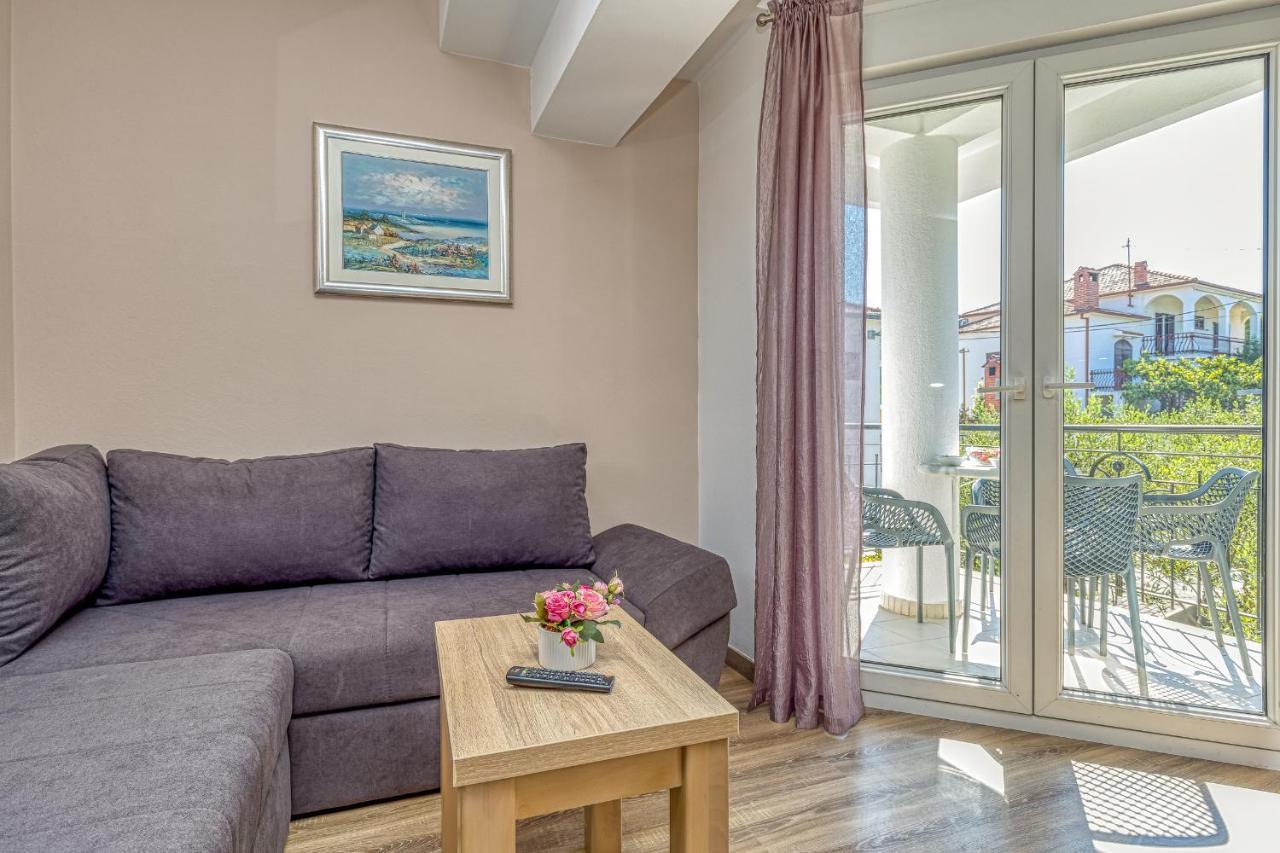Island Resort Mihaela - Happy Rentals Trogir Luaran gambar