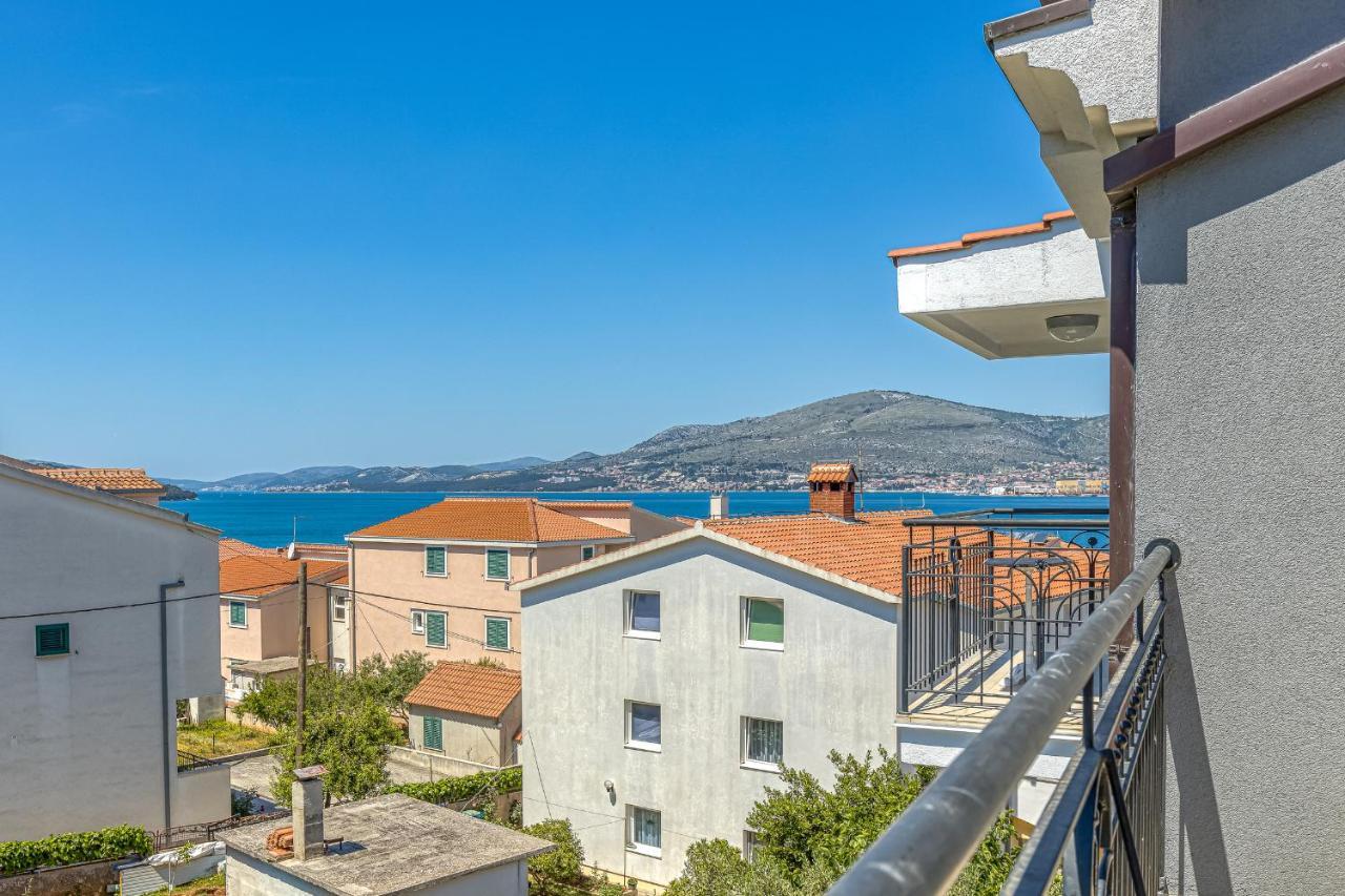 Island Resort Mihaela - Happy Rentals Trogir Luaran gambar