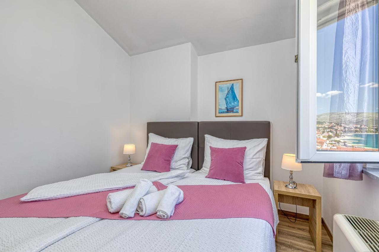 Island Resort Mihaela - Happy Rentals Trogir Luaran gambar