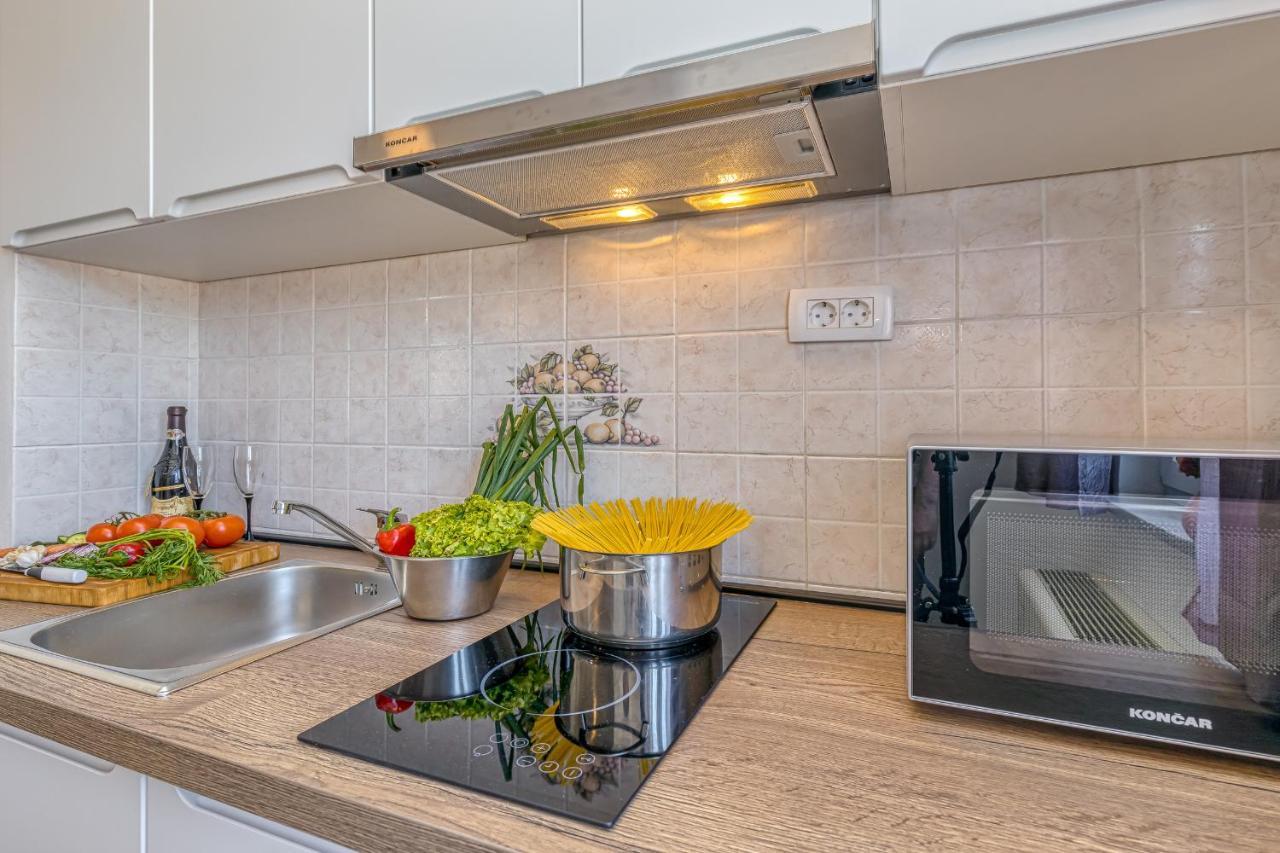 Island Resort Mihaela - Happy Rentals Trogir Luaran gambar