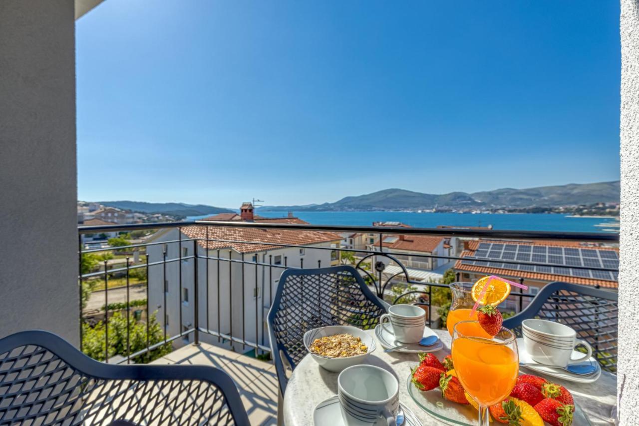 Island Resort Mihaela - Happy Rentals Trogir Luaran gambar