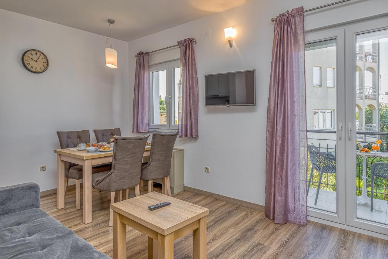 Island Resort Mihaela - Happy Rentals Trogir Luaran gambar