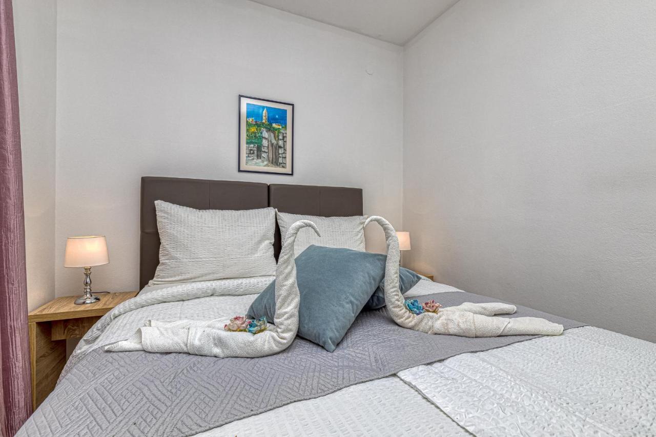 Island Resort Mihaela - Happy Rentals Trogir Luaran gambar