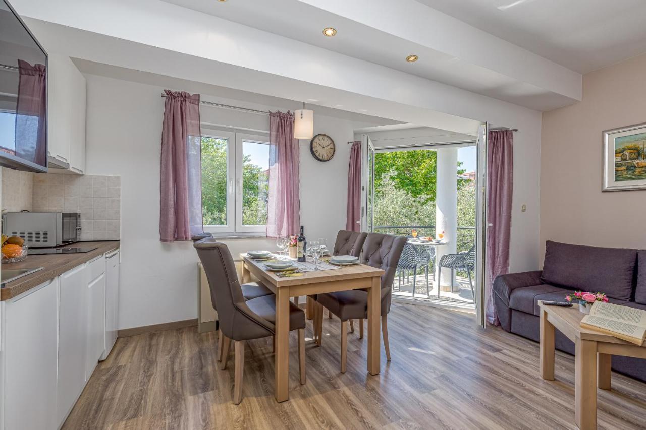 Island Resort Mihaela - Happy Rentals Trogir Luaran gambar