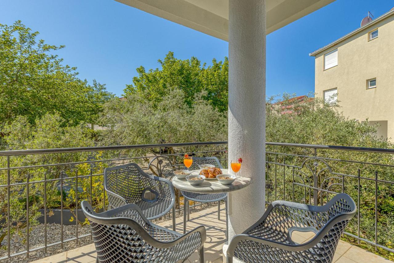 Island Resort Mihaela - Happy Rentals Trogir Luaran gambar