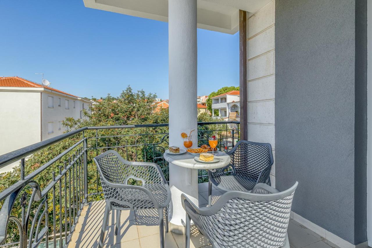 Island Resort Mihaela - Happy Rentals Trogir Luaran gambar
