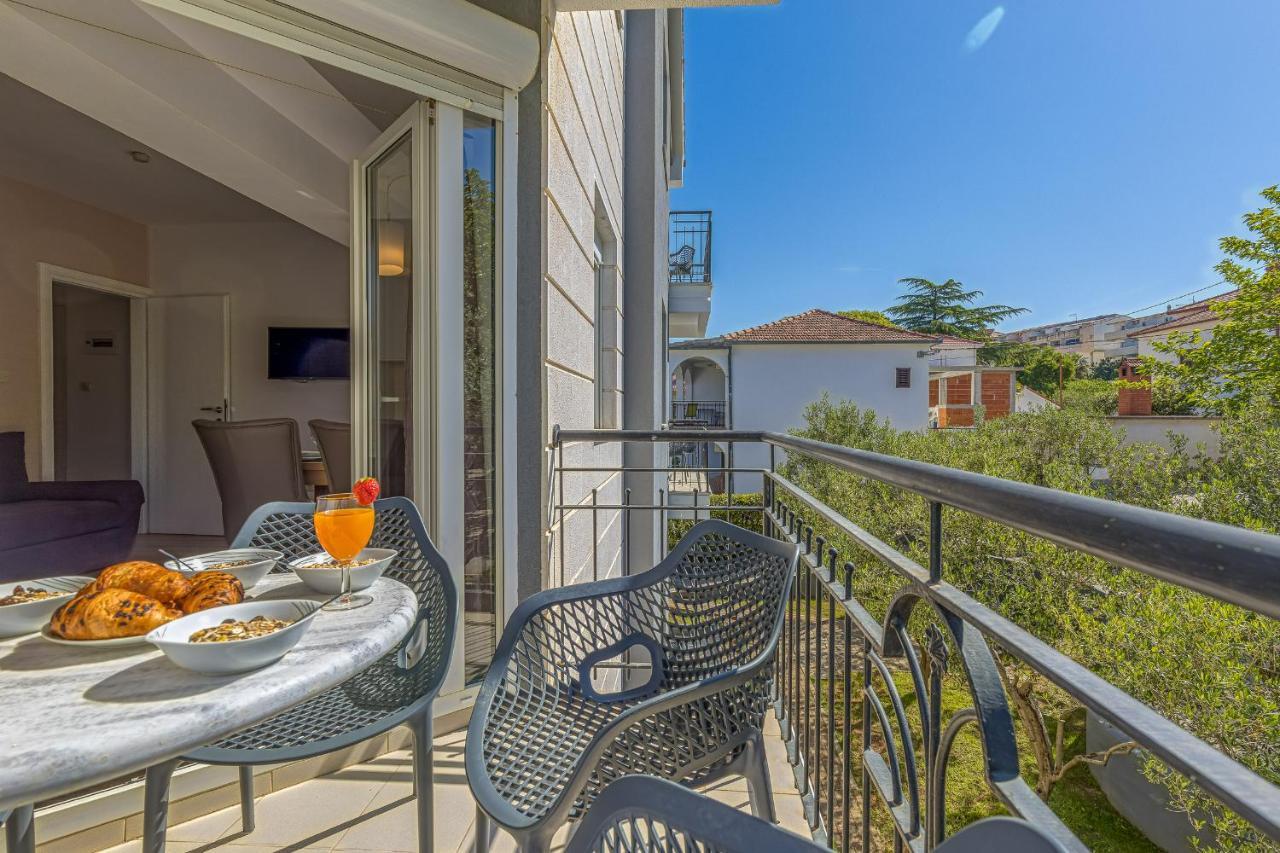 Island Resort Mihaela - Happy Rentals Trogir Luaran gambar