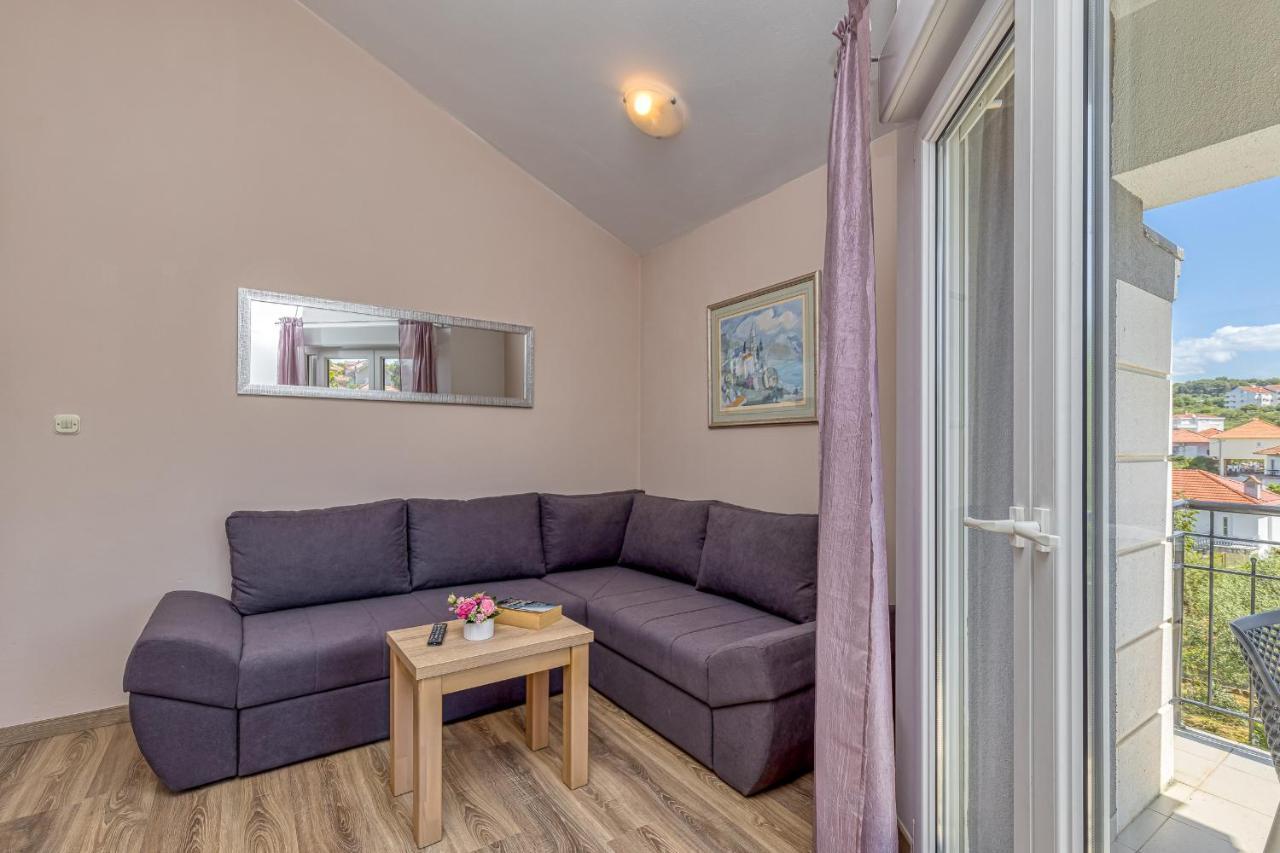 Island Resort Mihaela - Happy Rentals Trogir Luaran gambar