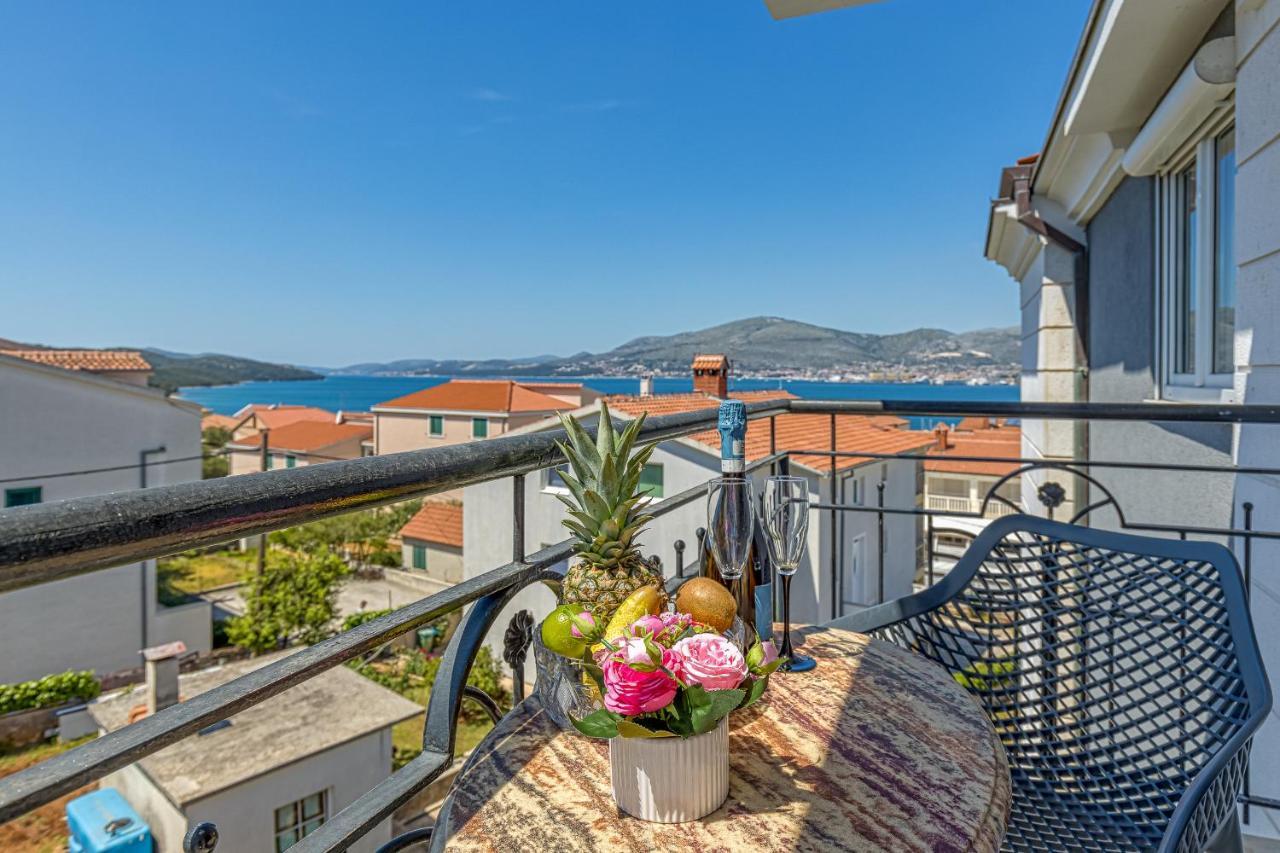 Island Resort Mihaela - Happy Rentals Trogir Luaran gambar
