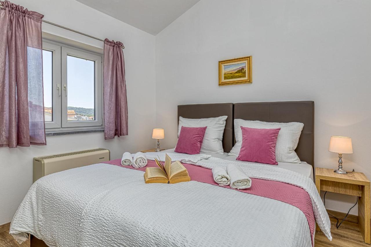 Island Resort Mihaela - Happy Rentals Trogir Luaran gambar