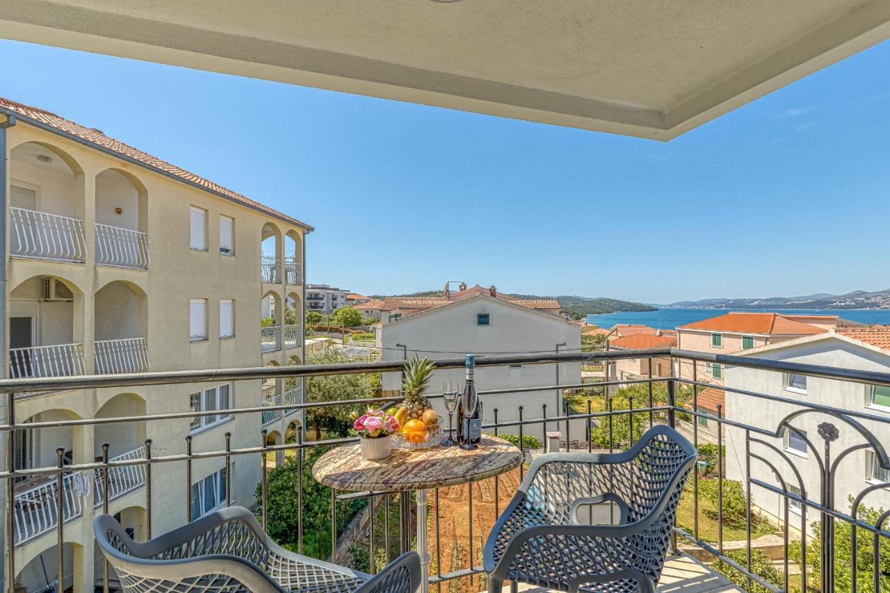 Island Resort Mihaela - Happy Rentals Trogir Luaran gambar