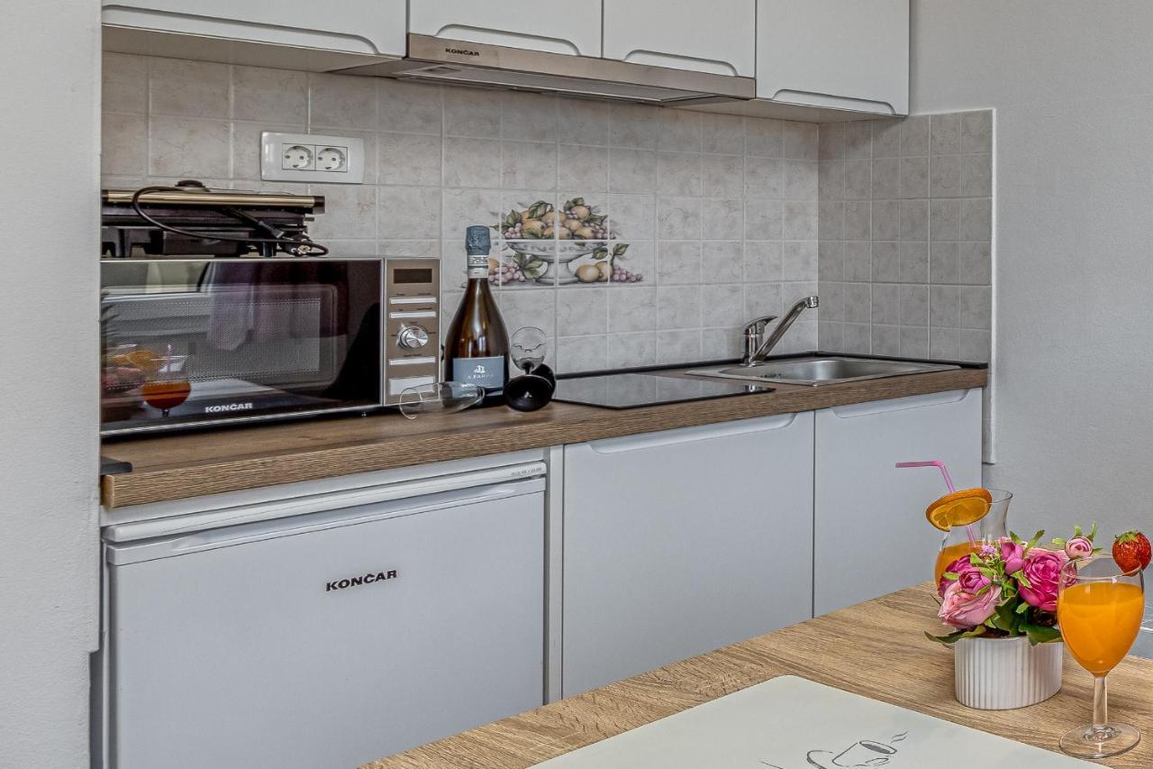 Island Resort Mihaela - Happy Rentals Trogir Luaran gambar