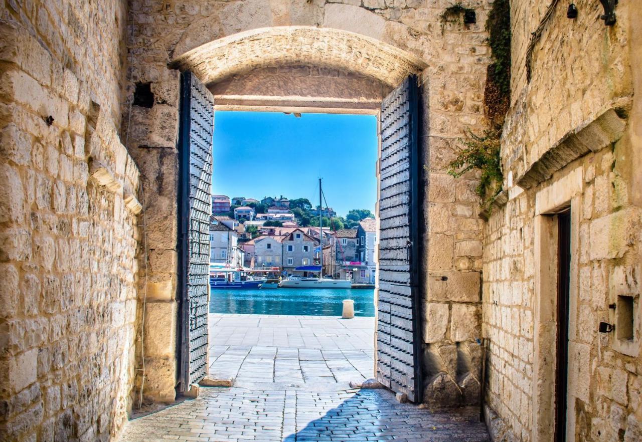 Island Resort Mihaela - Happy Rentals Trogir Luaran gambar